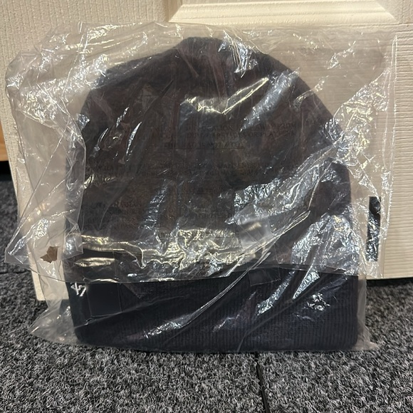 MADHAPPY Yankees Knitted Navy Beanie ‘47 - Picture 2 of 3